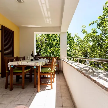 Hana Apartament *