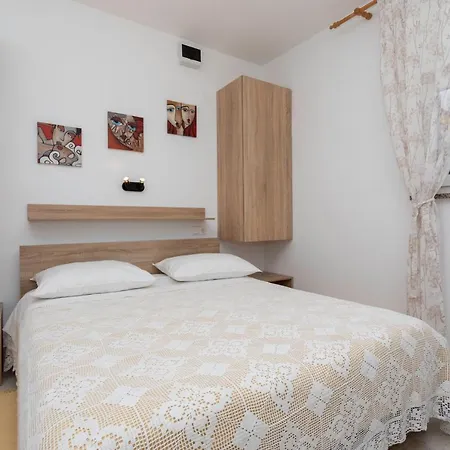 Apartman Hana *