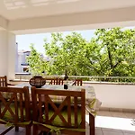 Apartment Hana *