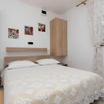 Apartment Hana *