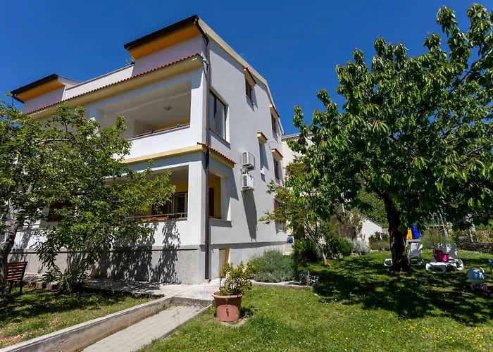 アパート Hana バスカ